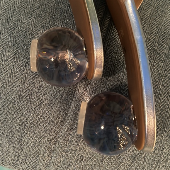 Bar lll Silver bling 11M Sandal with round lucite heel. Comfortable too! NEW - Picture 8 of 8